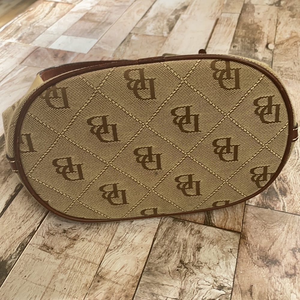 Authentic Dooney & Bourke purse - Picture 5 of 9